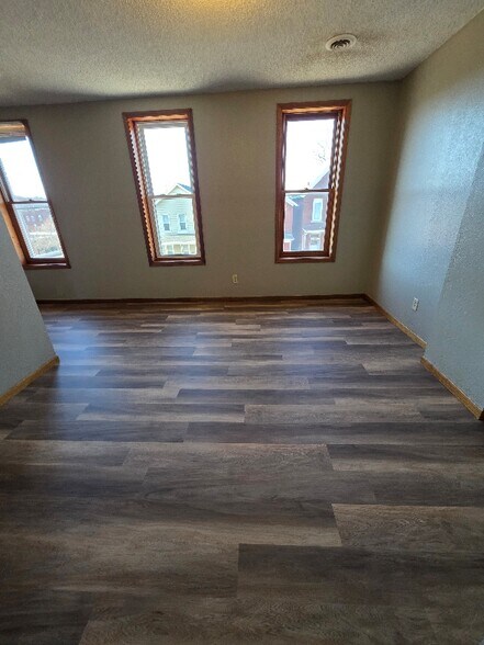 Building Photo - 518 Rhomberg Ave