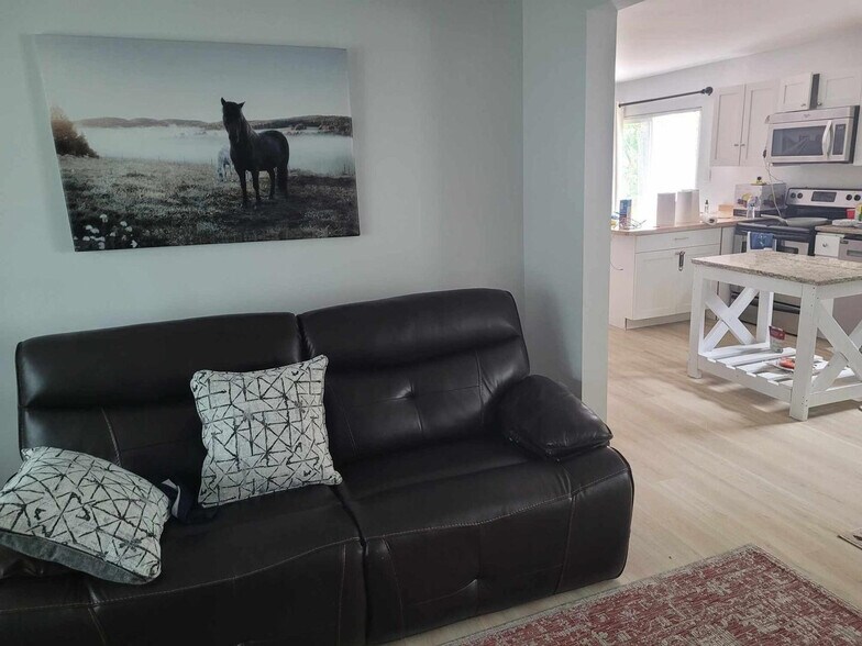 Building Photo - 967 Lacon Dr