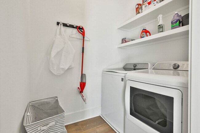 Building Photo - Fully Furnished Trilith Townhome with Larg...