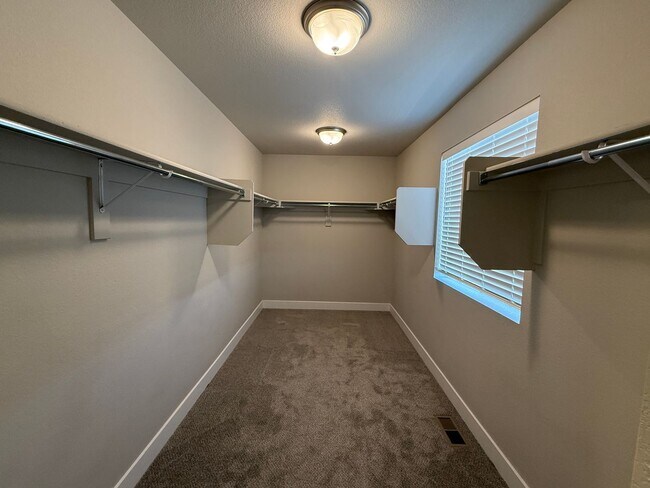 Building Photo - 5 Bed 3 Bath Home in Meridian Ranch!!!