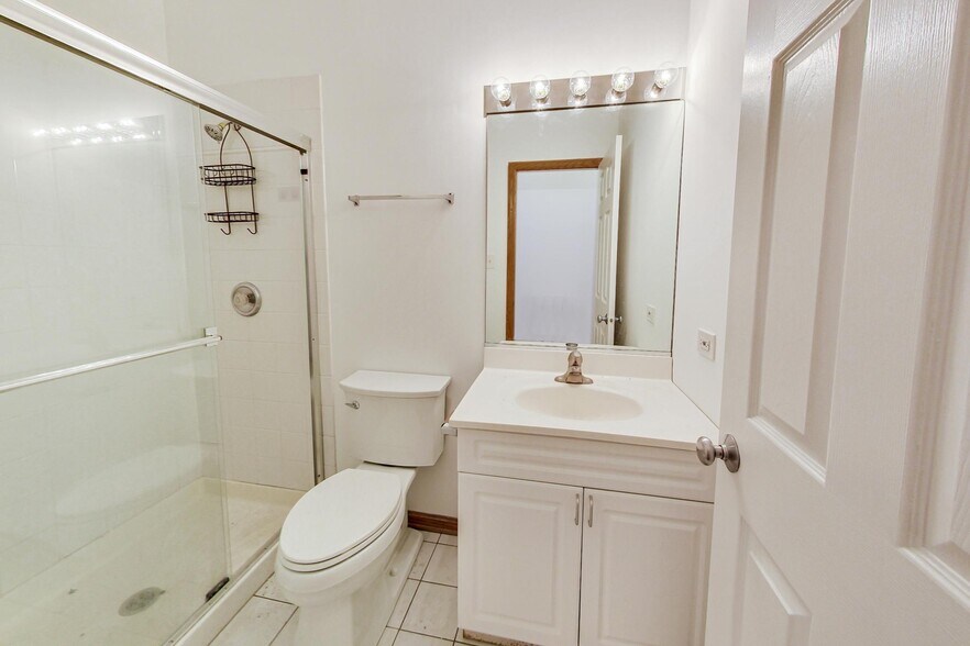 Building Photo - 1446 W Chicago Ave