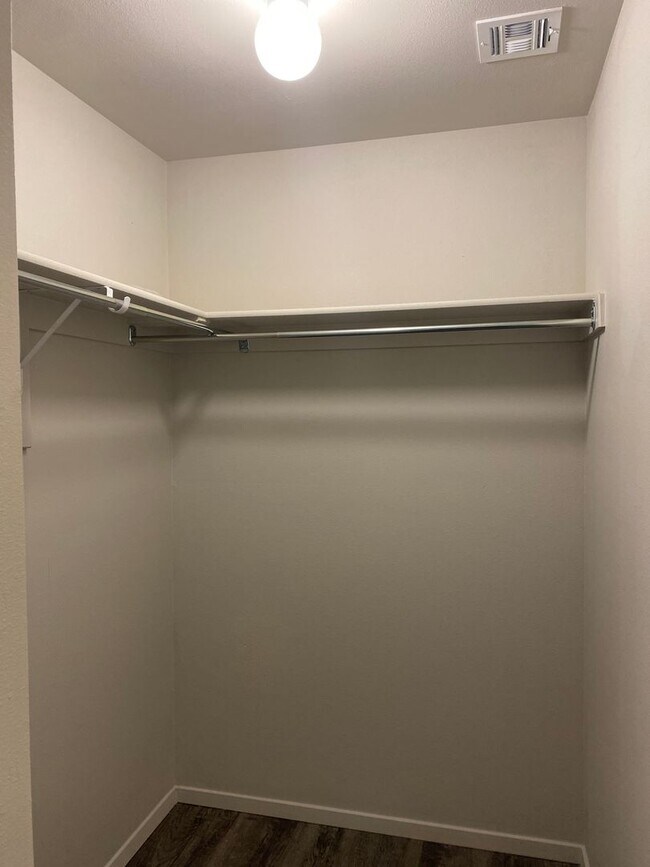 Building Photo - *Pre-leasing* Three Bedroom | Two Bath Hom...