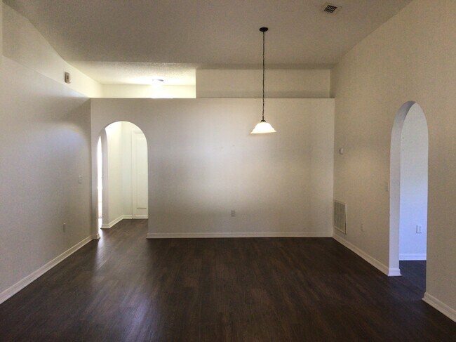 Building Photo - 16019 Horizon Court