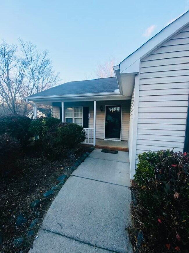 Building Photo - 117 Fraizer Creek Rd