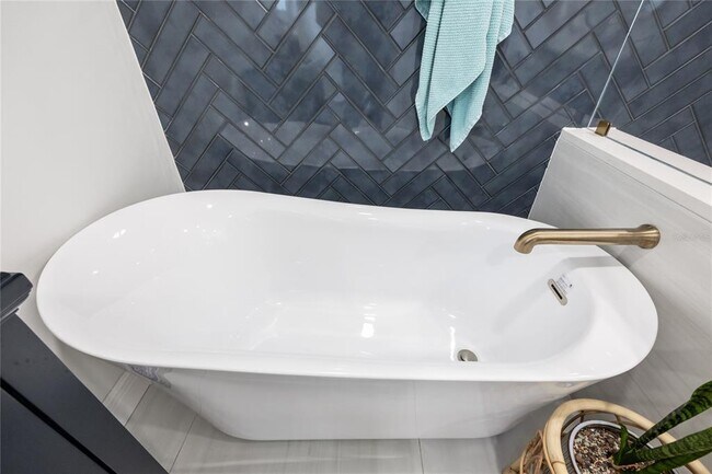 Building Photo - 22481 Southshore Dr