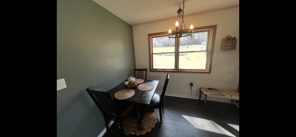 Building Photo - 607 James St NE