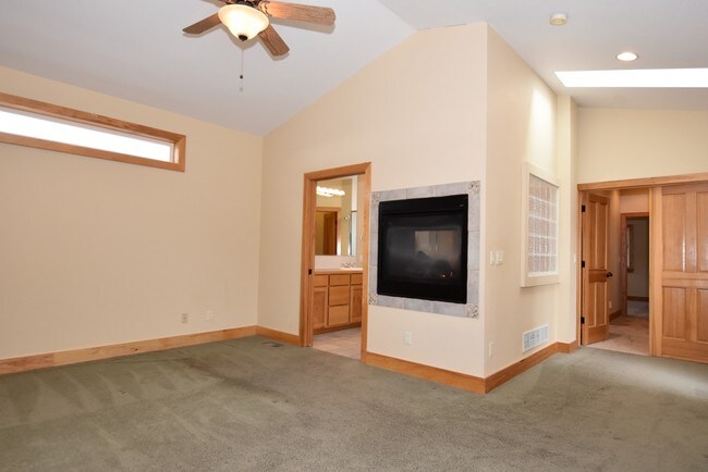 Building Photo - 2851 Des Moines Dr