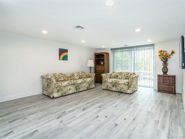 Building Photo - 1 Milford Ln