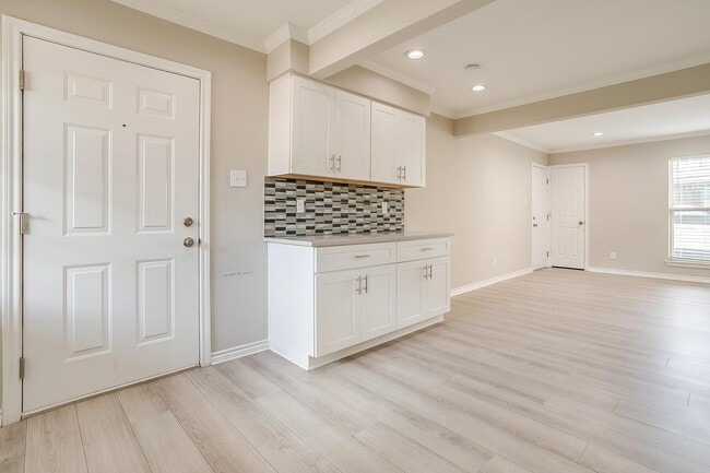 Building Photo - 5076 Matilda St