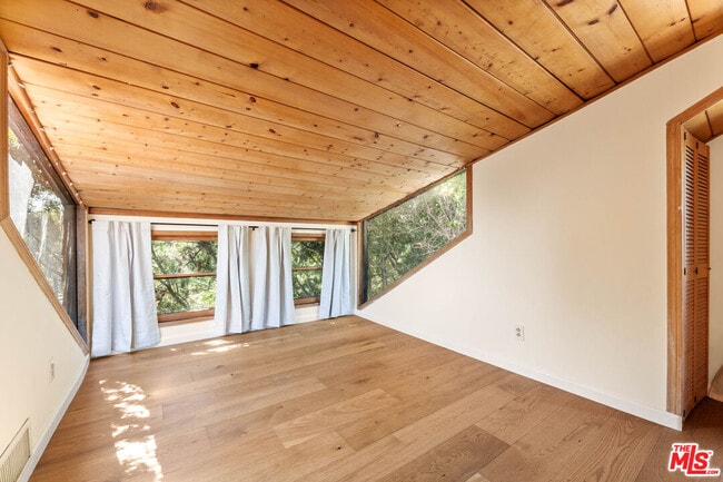 Building Photo - 2247 Ronda Vista Dr