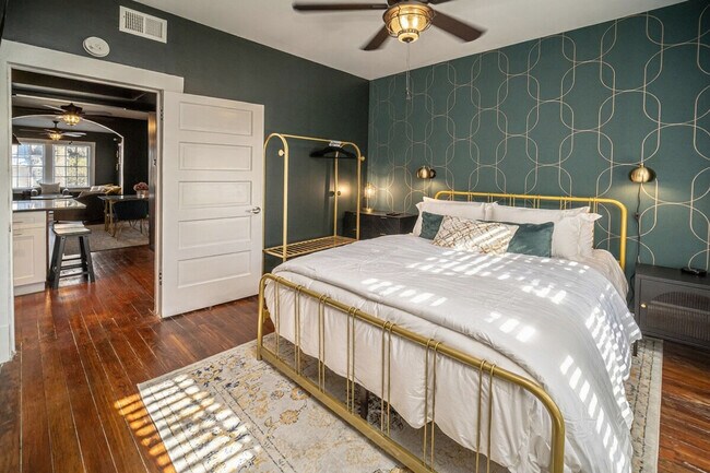 Building Photo - 309 King William St