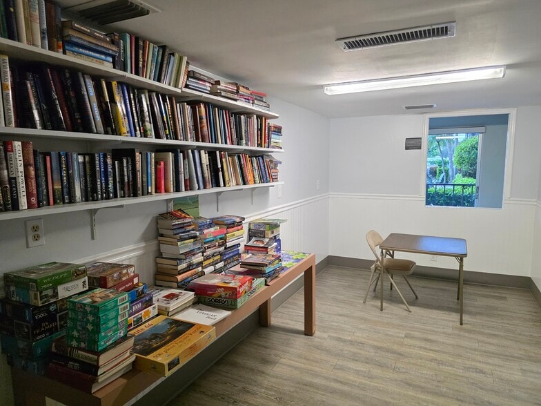Reading Nook Library - 2901 26th St W