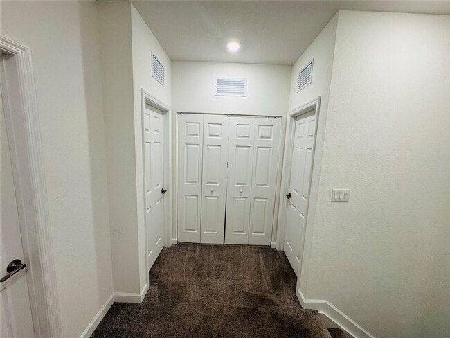 Building Photo - 1606 SW 28th Ct