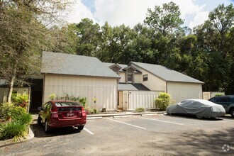 Building Photo - Charming 2B/2B Townhome with Loft in Prime...