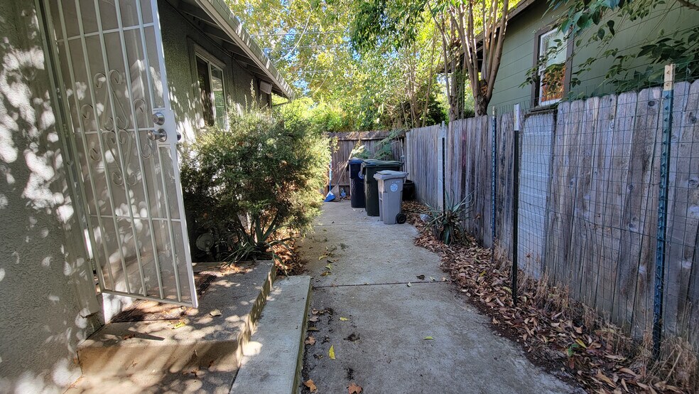 Building Photo - 3116 San Carlos Way