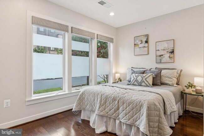 Building Photo - 8091 Red Hook St