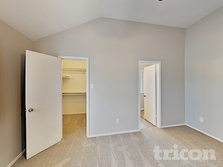 Building Photo - 918 Elliott Dr