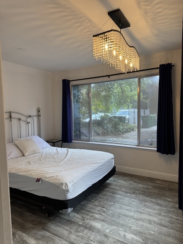 Building Photo - 526 Mill St