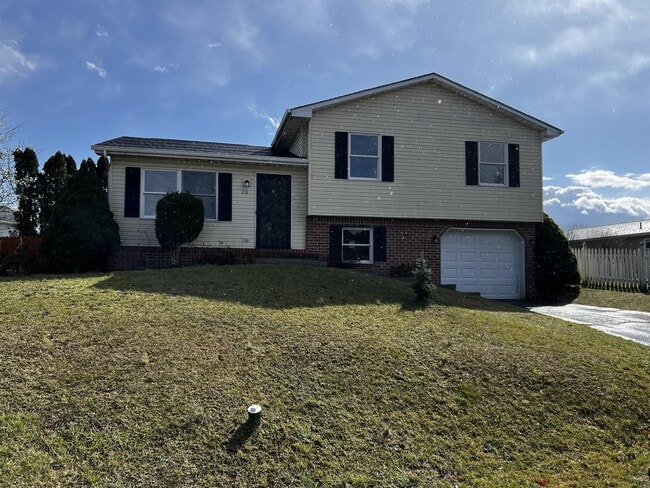 Primary Photo - 28 Hershey Ct