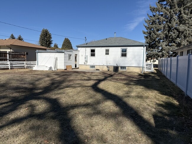 Building Photo - 3250 3rd Ave S