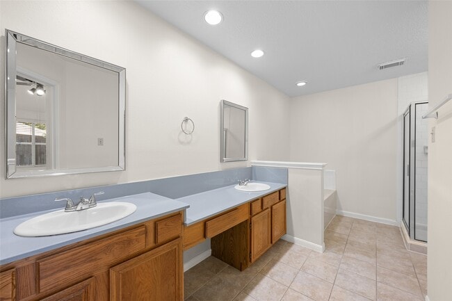 Building Photo - 17402 Eastwood Cir