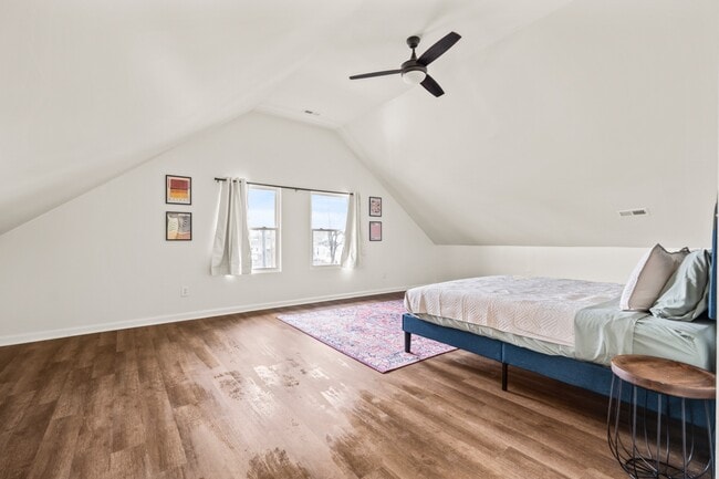 Building Photo - 941 E Raymond St