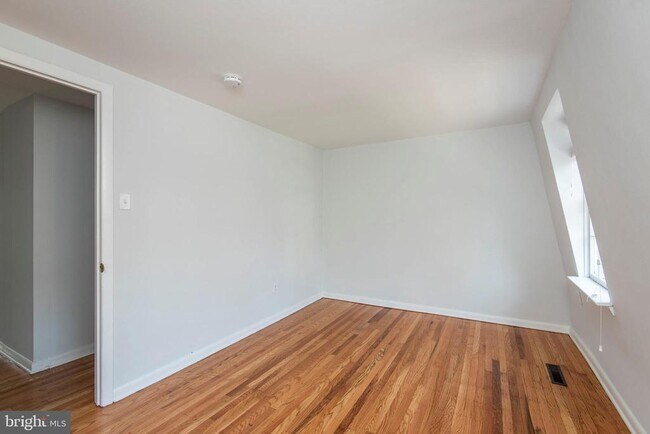 Building Photo - 3936 Delancey St