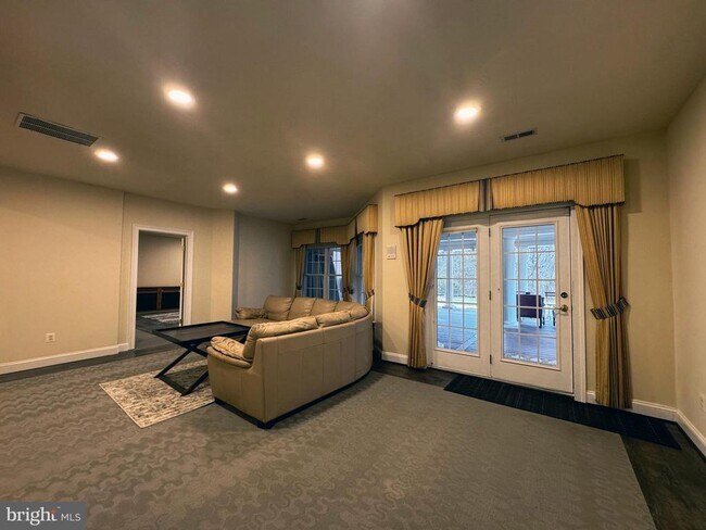 Building Photo - 5211 Rosalie Ridge Dr