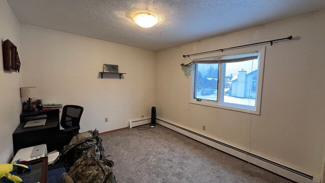 Building Photo - Single Family House off Turpin! 3 Bed/2 Ba...