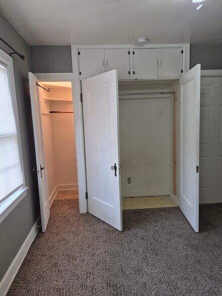 Building Photo - 226 E 5th Ave