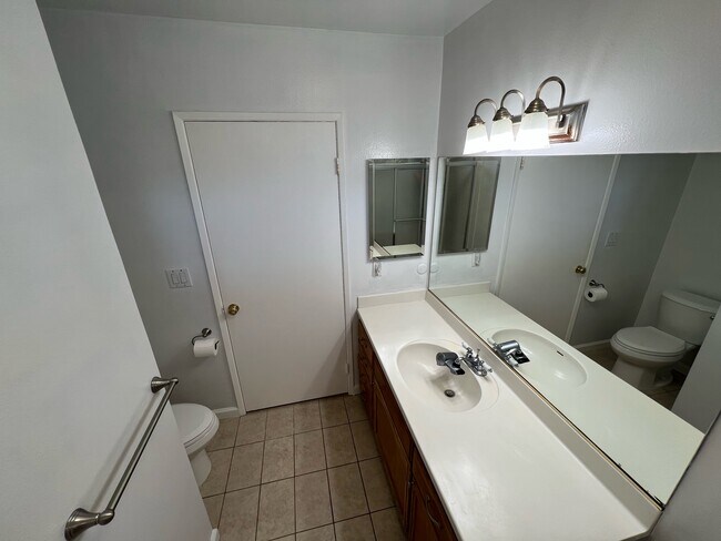 Bathroom - 3010 Montrose Ave