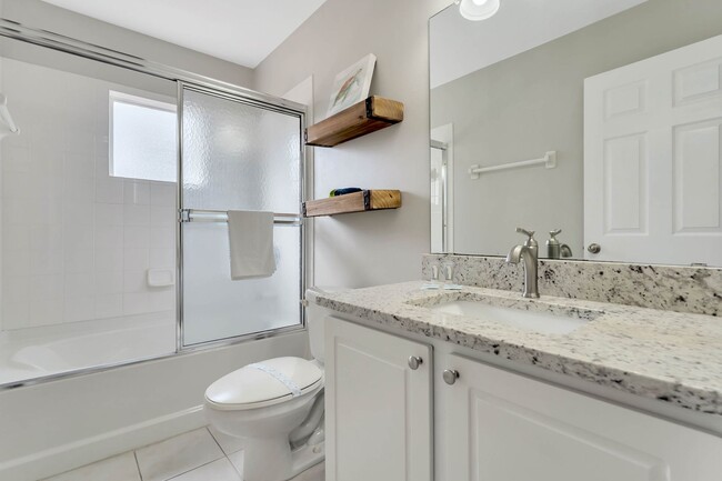Building Photo - Gorgeous 4-Bedroom, 4-Bathroom Home in Kis...