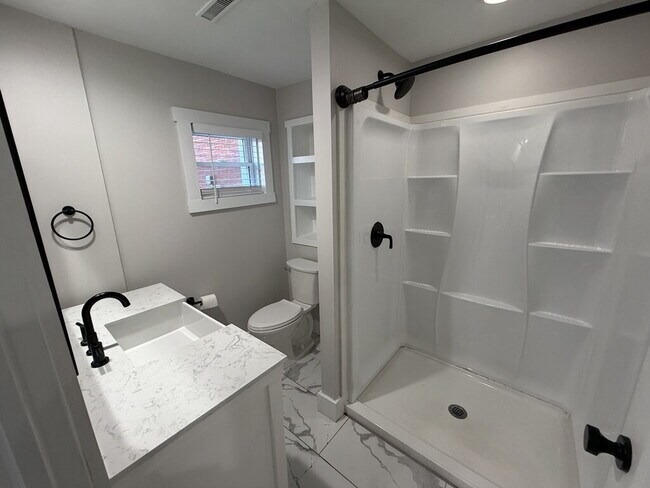 Building Photo - 2153 Loth St