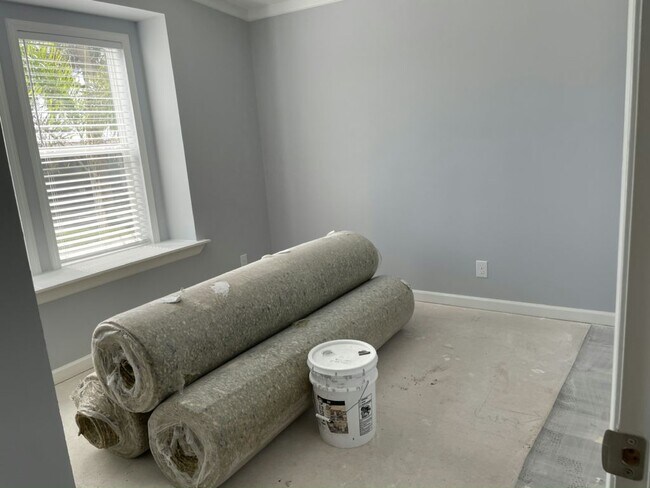 Building Photo - 586 Country Meadows Blvd