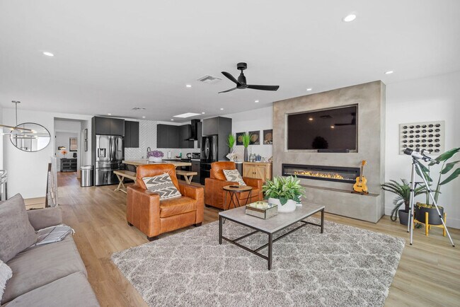 Building Photo - 3470 Carlsbad Blvd