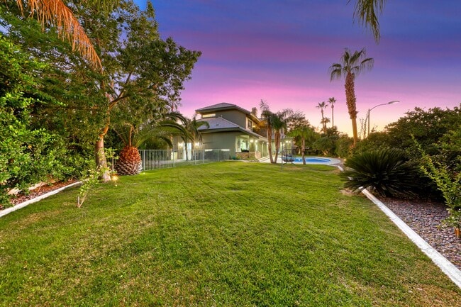 Building Photo - Stunning Green Valley, Guard Gated Communi...
