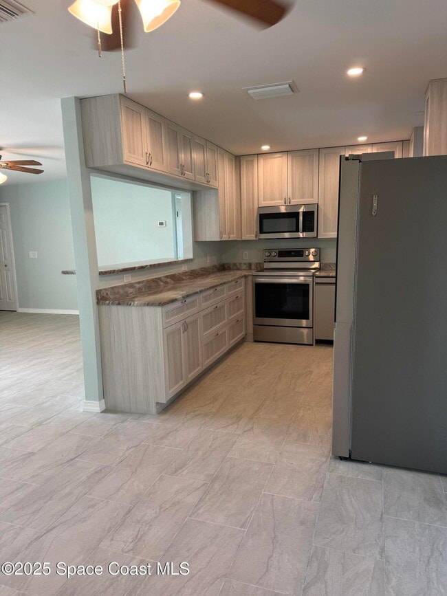 Building Photo - 2841 College View Dr