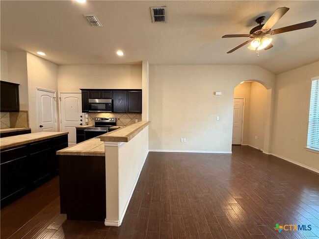 Building Photo - 685 Creekside Cir