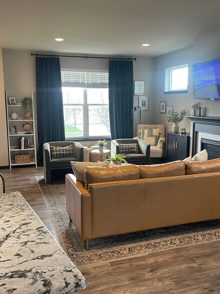 Building Photo - 5370 Little Bluestem Dr