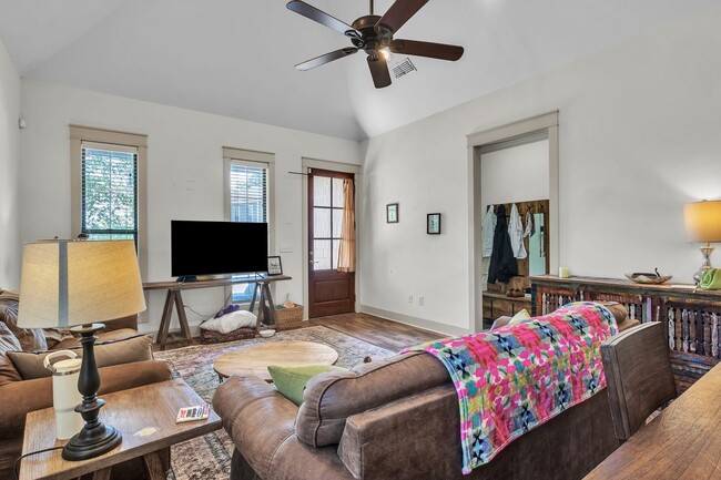 Building Photo - Large 3 Bedroom Townhome with All Appliances Included