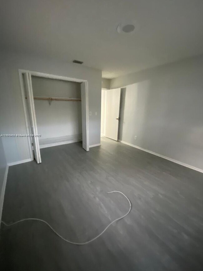 Building Photo - 5425 NW 16th Ct