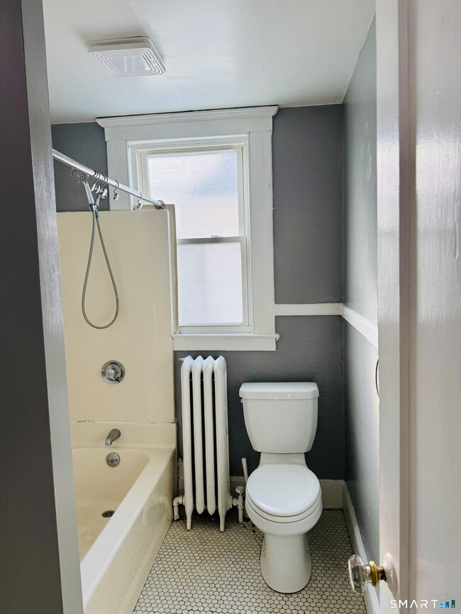 Building Photo - 1428 Dixwell Ave