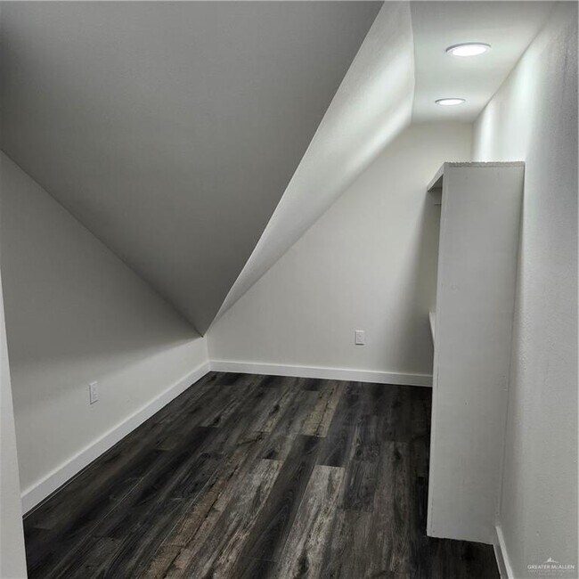 Building Photo - 2914 Chateau St
