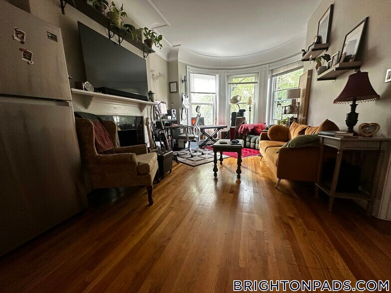 Building Photo - 511 Beacon St