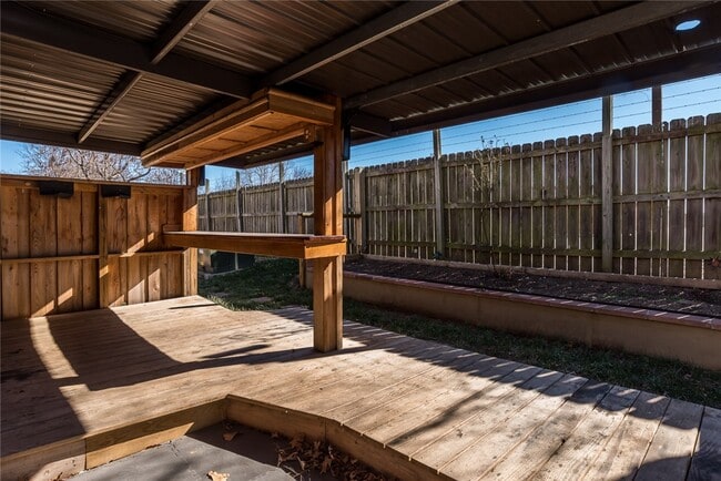 Building Photo - 4069 Glenstone Terrace