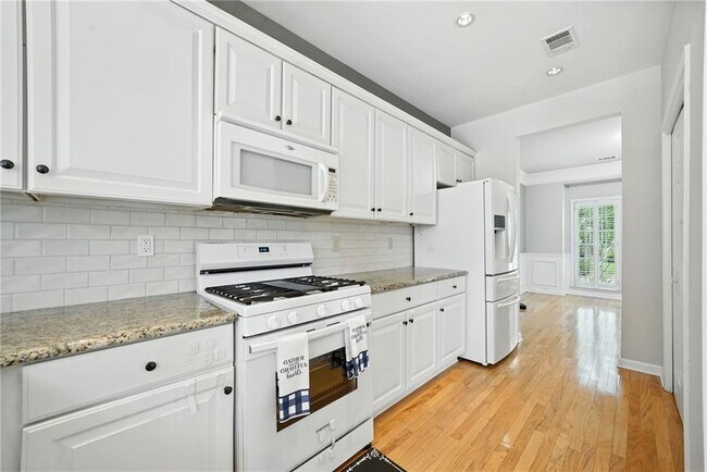 Building Photo - 3966 Kendall Cove