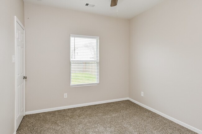Building Photo - 1843 Macondray Dr
