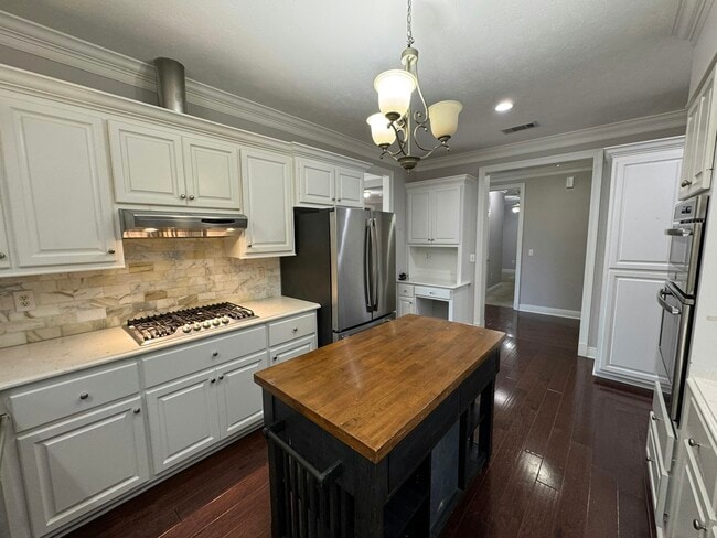 Building Photo - 301 Golden Pond Dr