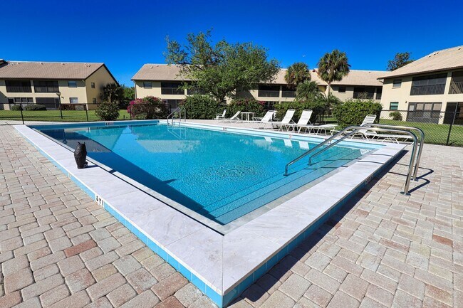 Building Photo - Seasonal Short-term 2-Bedroom 2-Bathroonm Condo located at Mission Lakes!