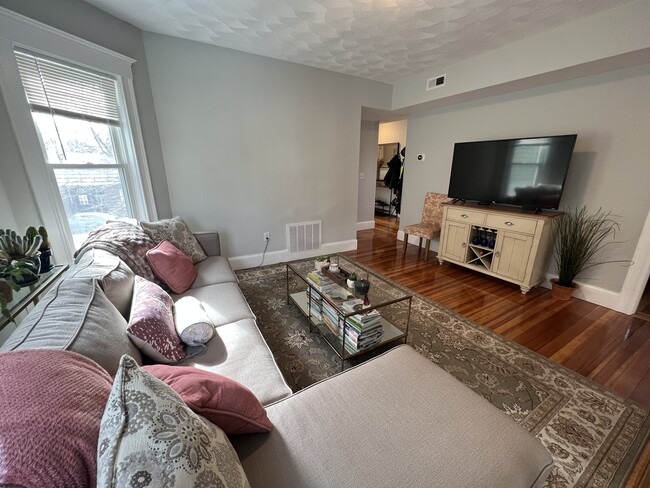 Building Photo - 307 Highland Ave